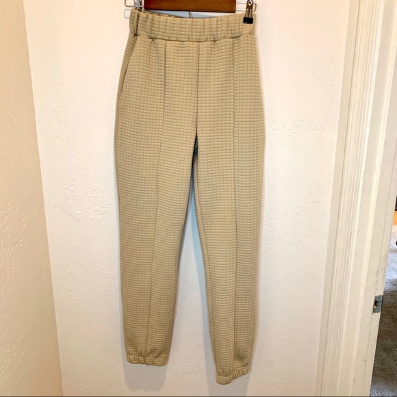 Topshop NWOT tan bubble quilted joggers - Picture 3 of 10